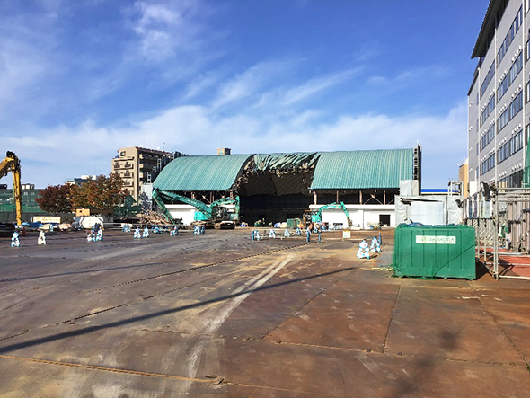 工事全景（グラウンド側から）